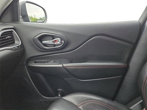 Used 2021 Jeep Cherokee Trailhawk w/ Comfort/Convenience Group image 18