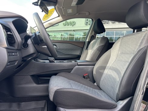 Used 2021 Nissan Rogue SV image 11