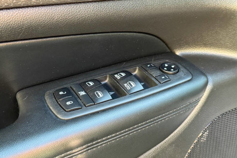Used 2018 Jeep Grand Cherokee Altitude image 19