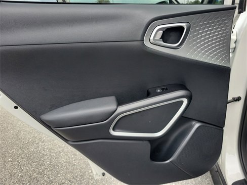 Certified 2022 Kia Soul LX w/ Technology Package image 13