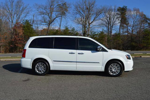 Used 2016 Chrysler Town & Country Touring-L image 62