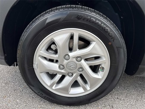 Used 2023 Hyundai Venue SE image 9