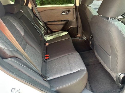 Used 2023 Nissan Rogue SV image 19