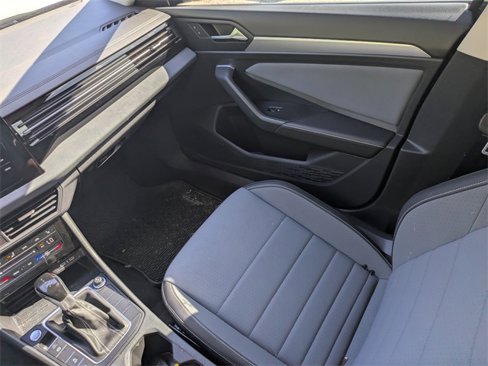Used 2025 Volkswagen Jetta SE image 15
