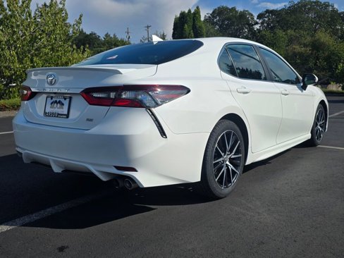 Used 2021 Toyota Camry SE image 4