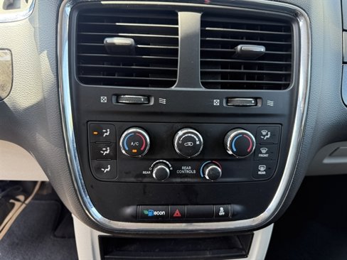 Used 2020 Dodge Grand Caravan SE w/ UConnect Hands-Free Group image 24