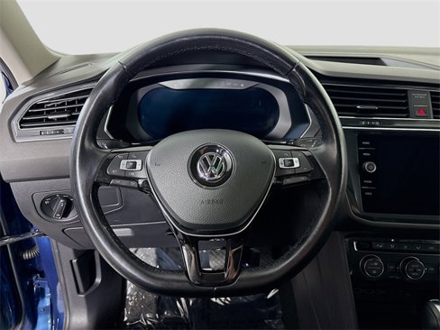 Used 2018 Volkswagen Tiguan SEL Premium image 11