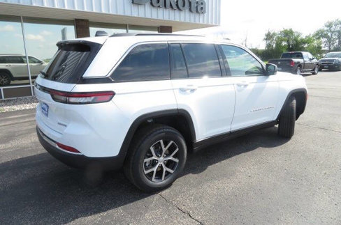 New 2025 Jeep Grand Cherokee Limited image 9