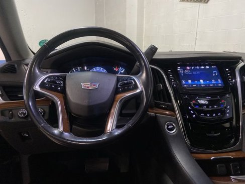 Used 2018 Cadillac Escalade ESV Premium Luxury image 5