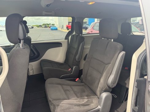 Used 2016 Dodge Grand Caravan SXT image 12
