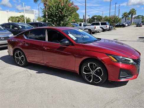 Used 2023 Nissan Altima 2.5 SR image 2