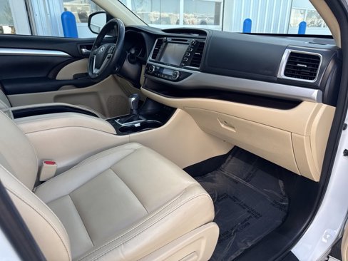 Used 2017 Toyota Highlander XLE image 39