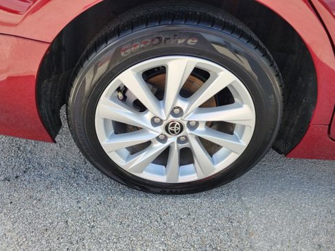 Used 2021 Toyota Camry LE image 7