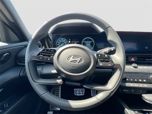 New 2025 Hyundai Elantra SEL image 11