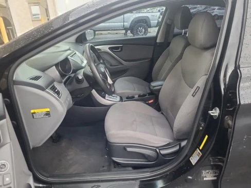 Used 2011 Hyundai Elantra GLS w/ Navigation Pkg 4 image 2