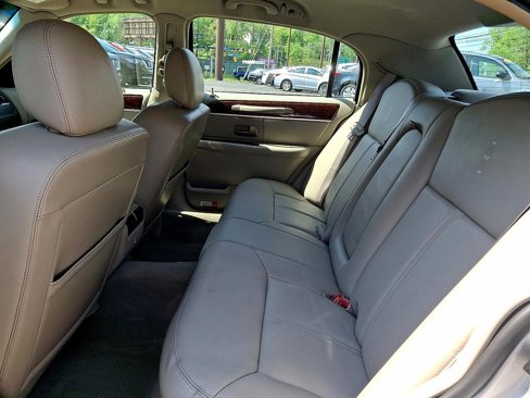 Used 2009 Lincoln Town Car Signature Limited image 13