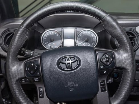 Used 2019 Toyota Tacoma TRD Off-Road image 9