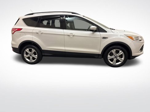 Used 2016 Ford Escape SE w/ Equipment Group 201A image 4