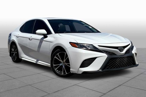 Used 2020 Toyota Camry SE image 2
