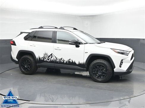 Used 2022 Toyota RAV4 XLE image 1