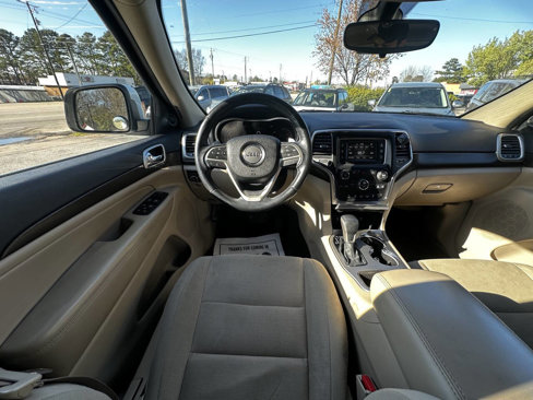 Used 2017 Jeep Grand Cherokee Laredo w/ Quick Order Package 2BE image 23