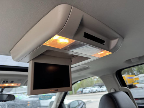 Used 2011 GMC Yukon Denali image 30