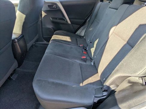 Used 2018 Toyota RAV4 LE image 17