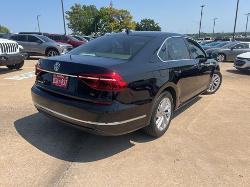 Used 2018 Volkswagen Passat 2.0T SE image 4