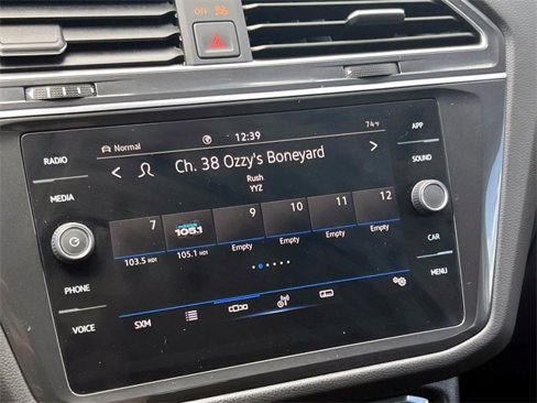 Used 2022 Volkswagen Tiguan SE image 28