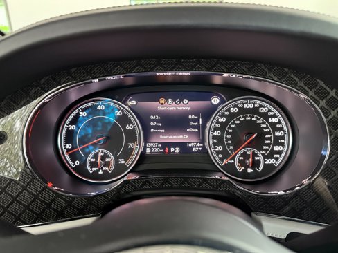 Used 2020 Bentley Bentayga Design Series image 45