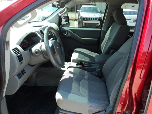 Used 2012 Nissan Frontier SV image 12