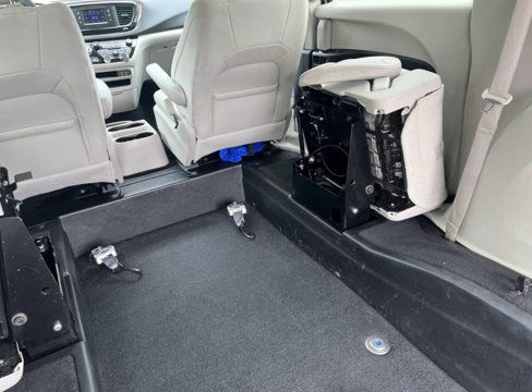 Used 2017 Chrysler Pacifica LX image 6