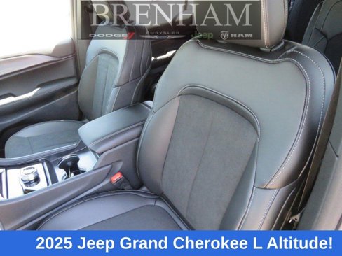 New 2025 Jeep Grand Cherokee L Laredo image 13
