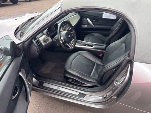 Used 2004 BMW Z4 2.5i image 9