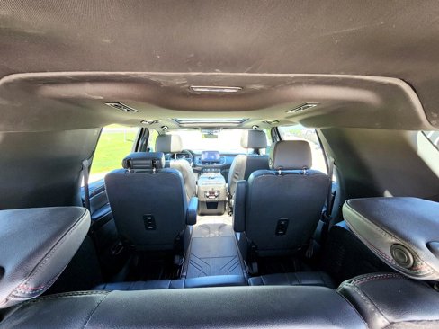 Used 2022 Chevrolet Suburban RST w/ Sport Performance Package image 8