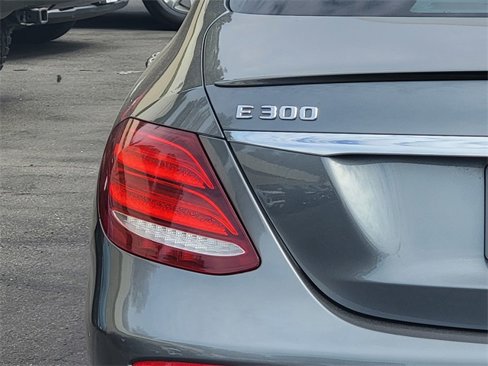 Used 2018 Mercedes-Benz E 300 image 8