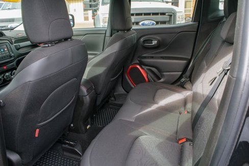 Used 2017 Jeep Renegade Trailhawk image 17