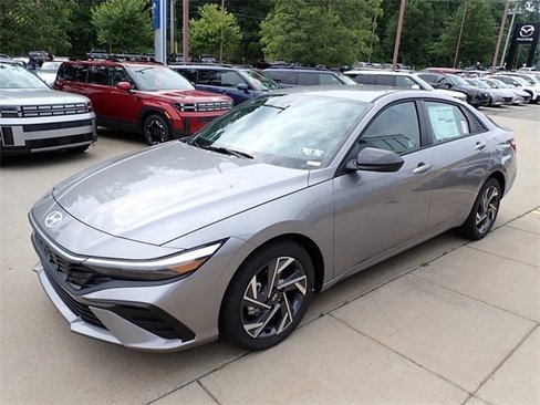 New 2025 Hyundai Elantra Sport image 7