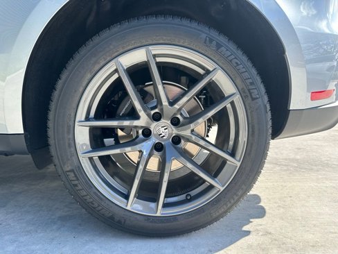 Used 2025 Porsche Macan image 34