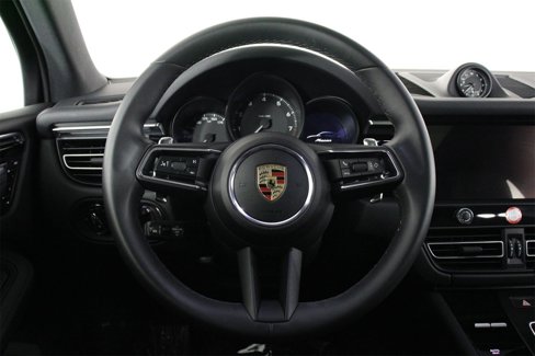 Certified 2025 Porsche Macan image 12