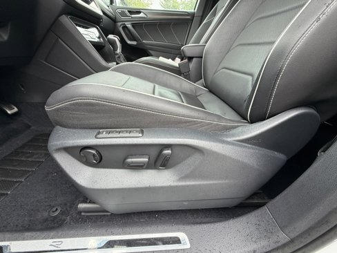 Certified 2022 Volkswagen Tiguan SEL R-Line image 33