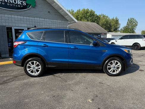 Used 2017 Ford Escape SE image 2