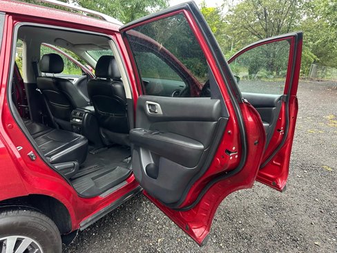 Used 2017 Nissan Pathfinder SL image 16