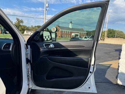 Used 2018 Jeep Grand Cherokee Limited image 24