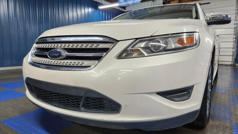 Used 2010 Ford Taurus Limited image 57