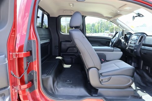 Used 2017 Nissan Titan S image 7