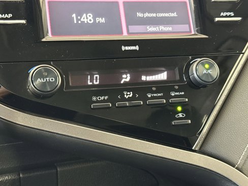 Used 2020 Toyota Camry SE image 20