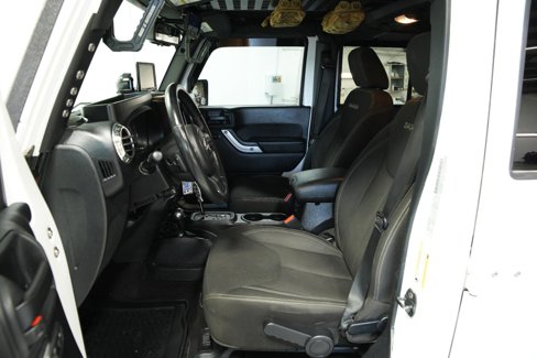Used 2016 Jeep Wrangler Unlimited Sahara w/ Connectivity Group image 24