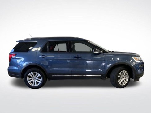 Used 2018 Ford Explorer XLT w/ Equipment Group 202A image 2