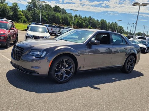 Used 2023 Chrysler 300 Touring w/ Sport Appearance Package image 3